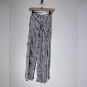 J. McLaughlin White and Navy Blue Striped Wide-Leg Pants